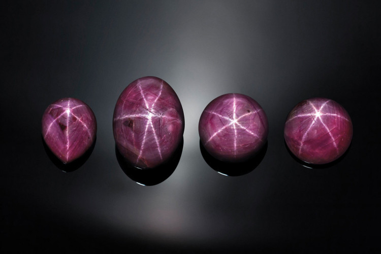Đá ruby sao cực hiếm trị giá gần 100 triệu USD