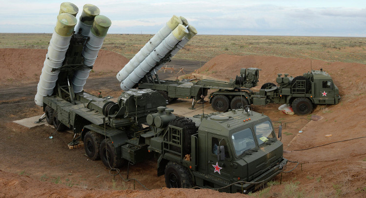 Tổ hợp tên lửa S-400