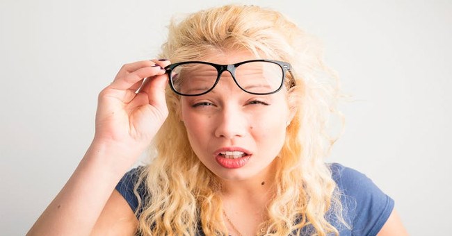 Giải mã vì sao thị lực tốt nhất lúc 8h tối và 8h sáng?