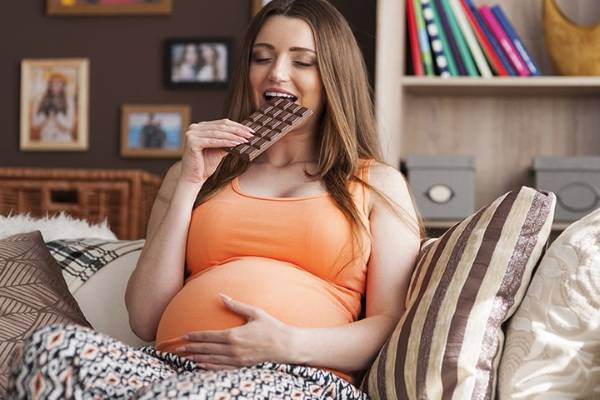 Lý giải khoa học đằng sau sở thích thèm ăn kỳ quặc của bà bầu