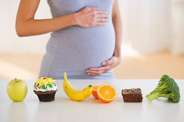 Lý giải khoa học đằng sau sở thích thèm ăn kỳ quặc của bà bầu