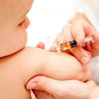 Dấu hiệu trẻ bị biến chứng sau tiêm vắc xin cần lưu ý