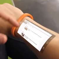 Đồng hồ thông minh biến cánh tay thành màn hình cảm ứng