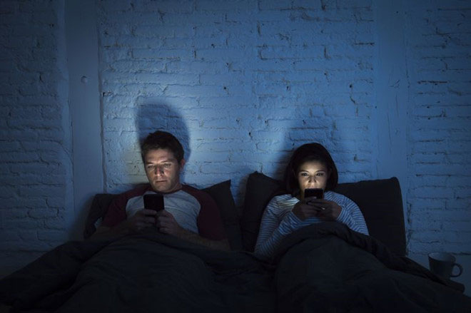 Ánh sáng xanh trên smartphone làm tăng nguy cơ ung thư