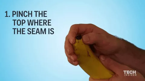 Bóc chuối không hề khó thế nhưng sự thật là vẫn đầy người làm 