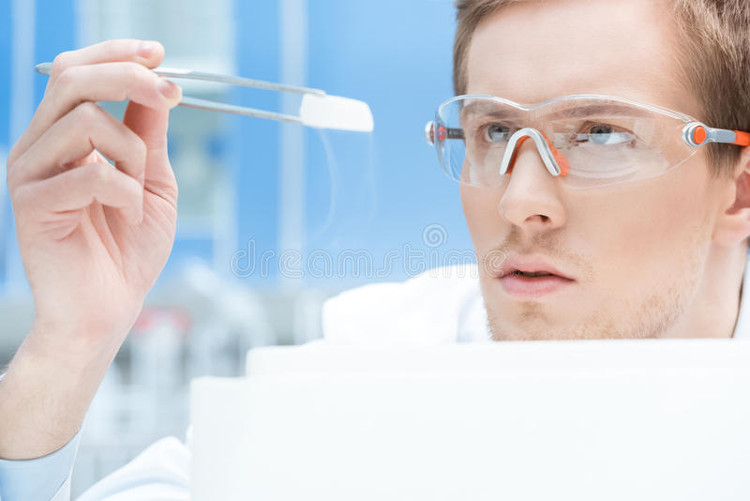 Đâu là điểm khác biệt giữa nhà khoa học và người bình thường?
