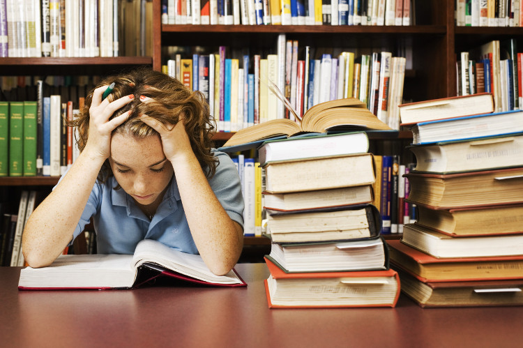 Giải mã cảm giác stress, cô đơn của sinh viên đại học