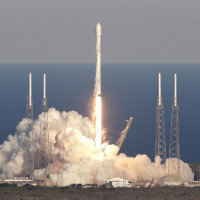 Tên lửa siêu mạnh của SpaceX, thấy lo nhiều hơn thích