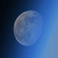 Mặt Trăng lặn nhìn từ ngoài vũ trụ
