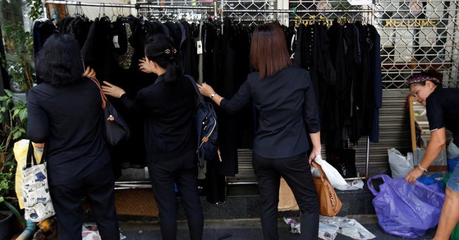 Thực hư chuyện không nên mặc áo đen dưới trời nắng nóng: câu trả lời khiến bạn an tâm!