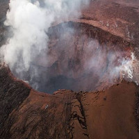 Hawaii: Núi lửa Kilauea tạo ra cột tro bụi mịt mù cao đến 9.000 mét