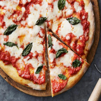 Vì sao chiếc bánh pizza phổ biến nhất thế giới có tên Margherita?