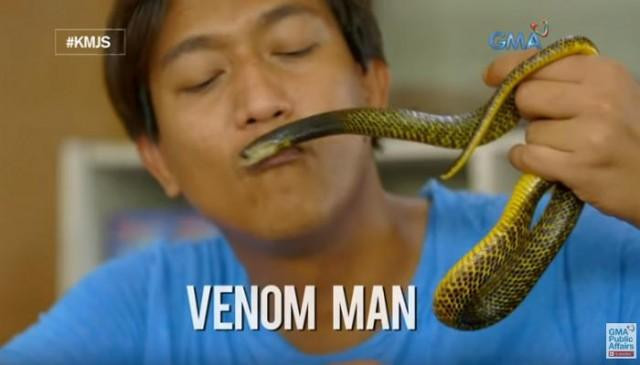 Kỳ lạ người đàn ông cho rắn độc cắn đều đặn hàng tuần