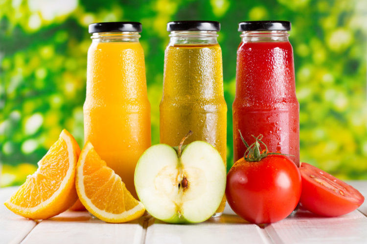 Nước ép trái cây đóng chai rất tiện lợi để uống nhưng thực chất chúng lại gây hại cho sức khỏe.