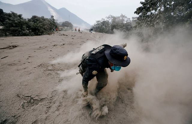 Hiện trường khủng khiếp vụ núi lửa phun trào ở Guatemala