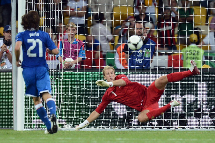 Bí quyết giúp thủ môn chiến thắng trong màn cân não đá penalty