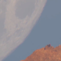 Ảo giác Mặt Trăng rơi xuống sau đỉnh núi lửa