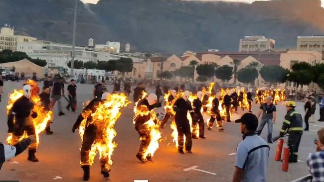 Kỷ lục nhiều cơ thể cùng bốc cháy nhất thế giới đã được xác lập.