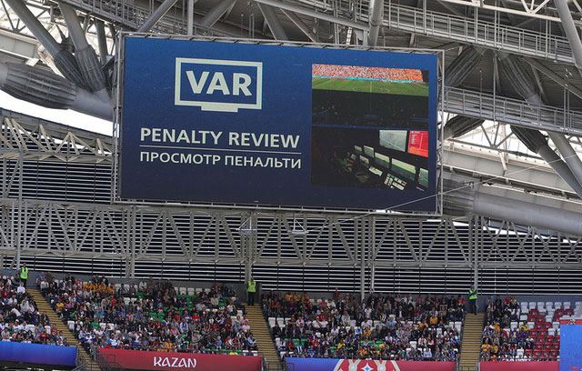 Toàn cảnh về công nghệ VAR lần đầu được áp dụng tại sân chơi Asian Cup