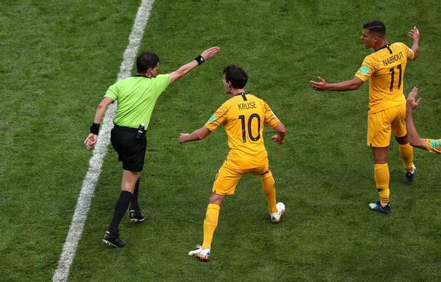 Toàn cảnh về công nghệ VAR lần đầu được áp dụng tại sân chơi Asian Cup