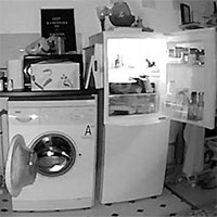 Chủ nhà lắp camera phát hiện tủ lạnh và máy giặt "tự mở cửa" mỗi đêm