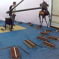 "Huấn luyện" thành công robot hai chân vượt địa hình phức tạp