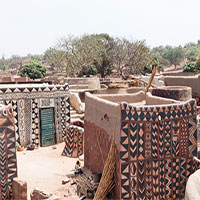 Tiébélé: Ngôi làng cổ được tạo nên từ phân bò, mỗi căn nhà đều là tác phẩm nghệ thuật