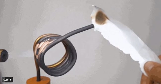 Nước: Thứ bạn không bao giờ ngờ tới có thể đốt cháy được một que diêm