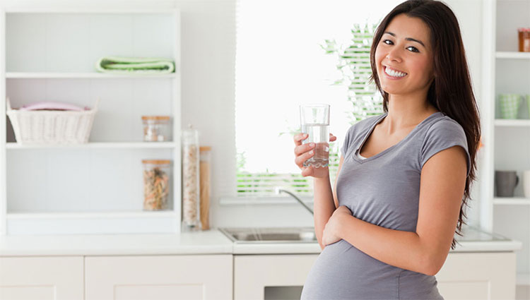 Những ngày hè oi nóng có thể gây nguy hiểm cho phụ nữ mang thai