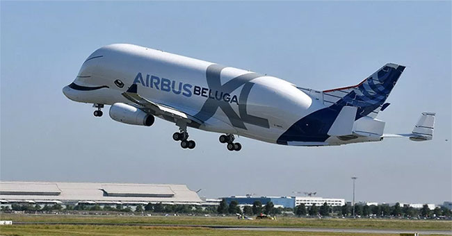 "Cá voi bay" Beluga XL cất cánh lần đầu tiên