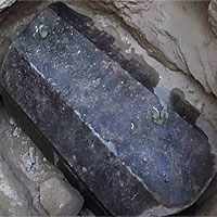 Hàng nghìn người đòi uống chất lỏng trong quan tài Ai Cập 2.000 năm