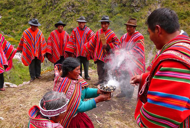 Đây là ngôn ngữ mà chỉ được nói với nhau bởi các thành viên của bộ lạc Kallawaya ở Bolivia. 