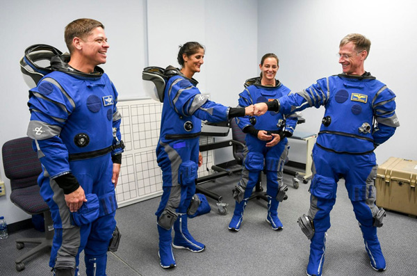 NASA tuyên bố đội ngũ phi hành gia sẽ bay cùng SpaceX và Boeing lên trạm vũ trụ ISS, khởi đầu cho kỉ nguyên vũ trụ mới