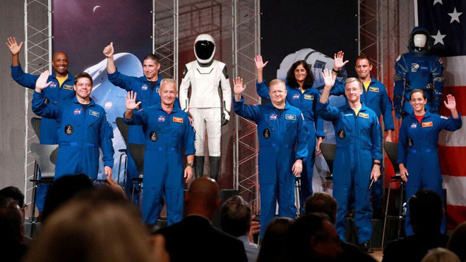 NASA tuyên bố đội ngũ phi hành gia sẽ bay cùng SpaceX và Boeing lên trạm vũ trụ ISS, khởi đầu cho kỉ nguyên vũ trụ mới