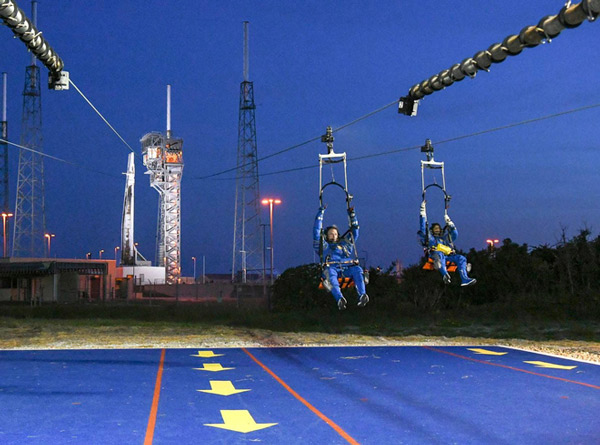 NASA tuyên bố đội ngũ phi hành gia sẽ bay cùng SpaceX và Boeing lên trạm vũ trụ ISS, khởi đầu cho kỉ nguyên vũ trụ mới