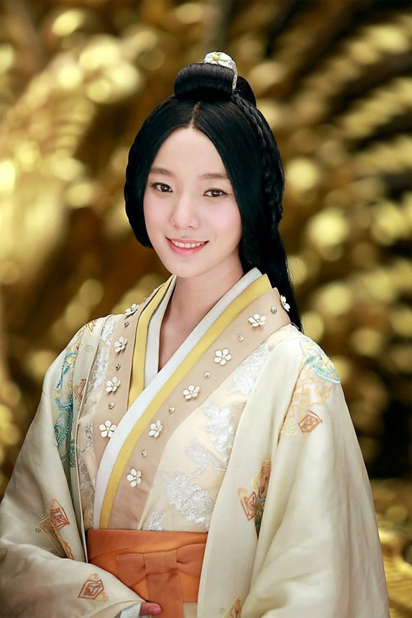 Nàng ca kỹ lên ngôi Hậu vì bị hãm hại, chết chỉ được an táng ở vệ đường