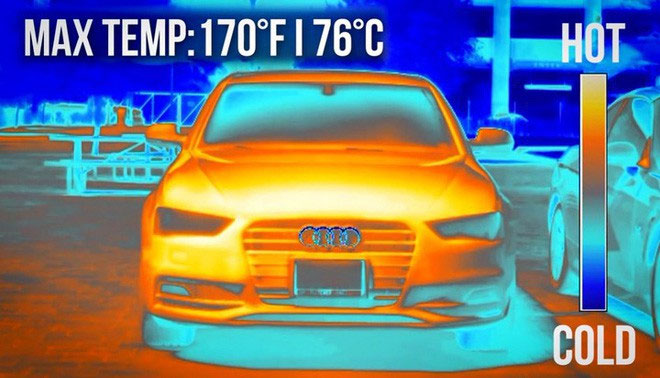 Chiếc xe đen có nhiệt độ lên tới 76 độ C.