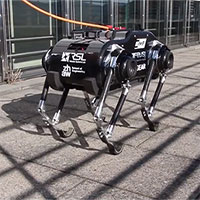 Robot nhảy khám phá không gian
