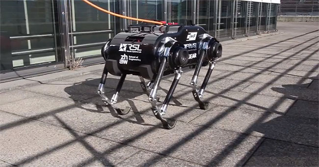Robot nhảy khám phá không gian