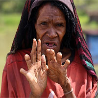 Tục lệ tự chặt ngón tay để thờ chồng của phụ nữ bộ tộc Danai
