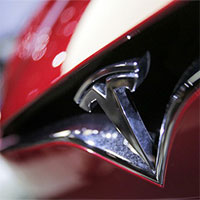 Tính năng tự lái Autopilot trên xe Tesla cứu chủ nhân thoát khỏi tai nạn trong gang tấc