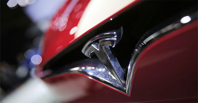 Tính năng tự lái Autopilot trên xe Tesla cứu chủ nhân thoát khỏi tai nạn trong gang tấc