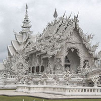 Ngôi đền Thái Lan sở hữu cây cầu địa ngục, cánh tay người chết và cổng vào thiên đường