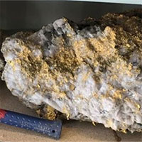 Thợ mỏ Úc tìm thấy hai tảng đá ngậm vàng trị giá 11 triệu USD