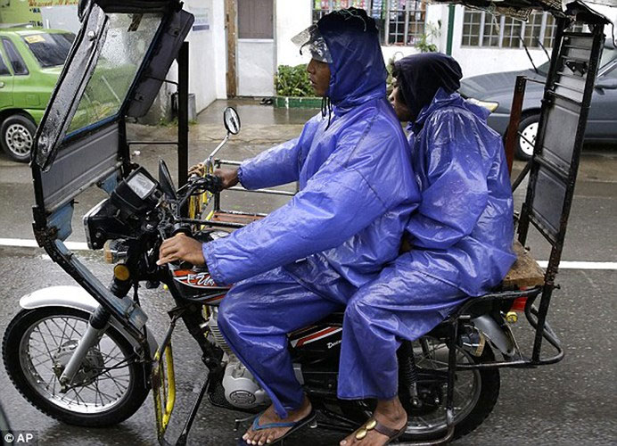Chùm ảnh: Siêu bão Mangkhut với sức gió 270km/h càn quét Philippines