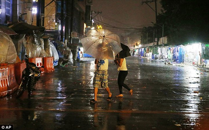 Chùm ảnh: Siêu bão Mangkhut với sức gió 270km/h càn quét Philippines