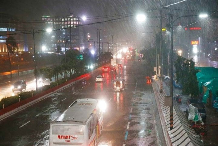 Chùm ảnh: Siêu bão Mangkhut với sức gió 270km/h càn quét Philippines