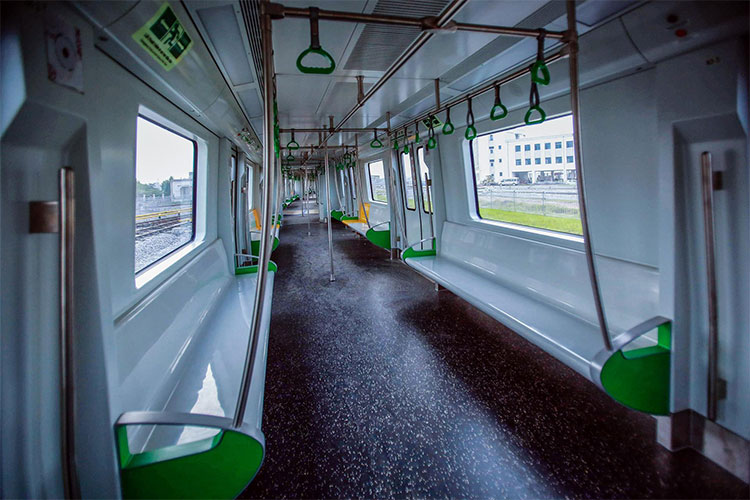 Mỗi đoàn tàu có 4 toa với sức chứa khoảng 1.000 khách. 