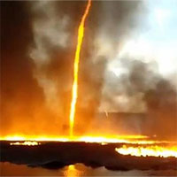 "Quỷ lửa" cao 60 mét nuốt chửng vòi cứu hỏa
