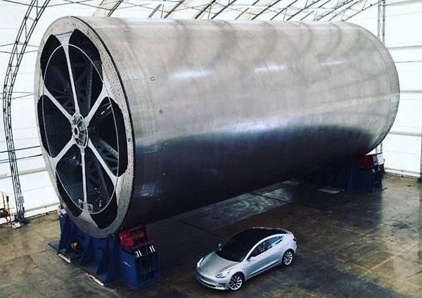 Hình hài tên lửa SpaceX sắp đưa người tới Mặt Trăng và sao Hỏa